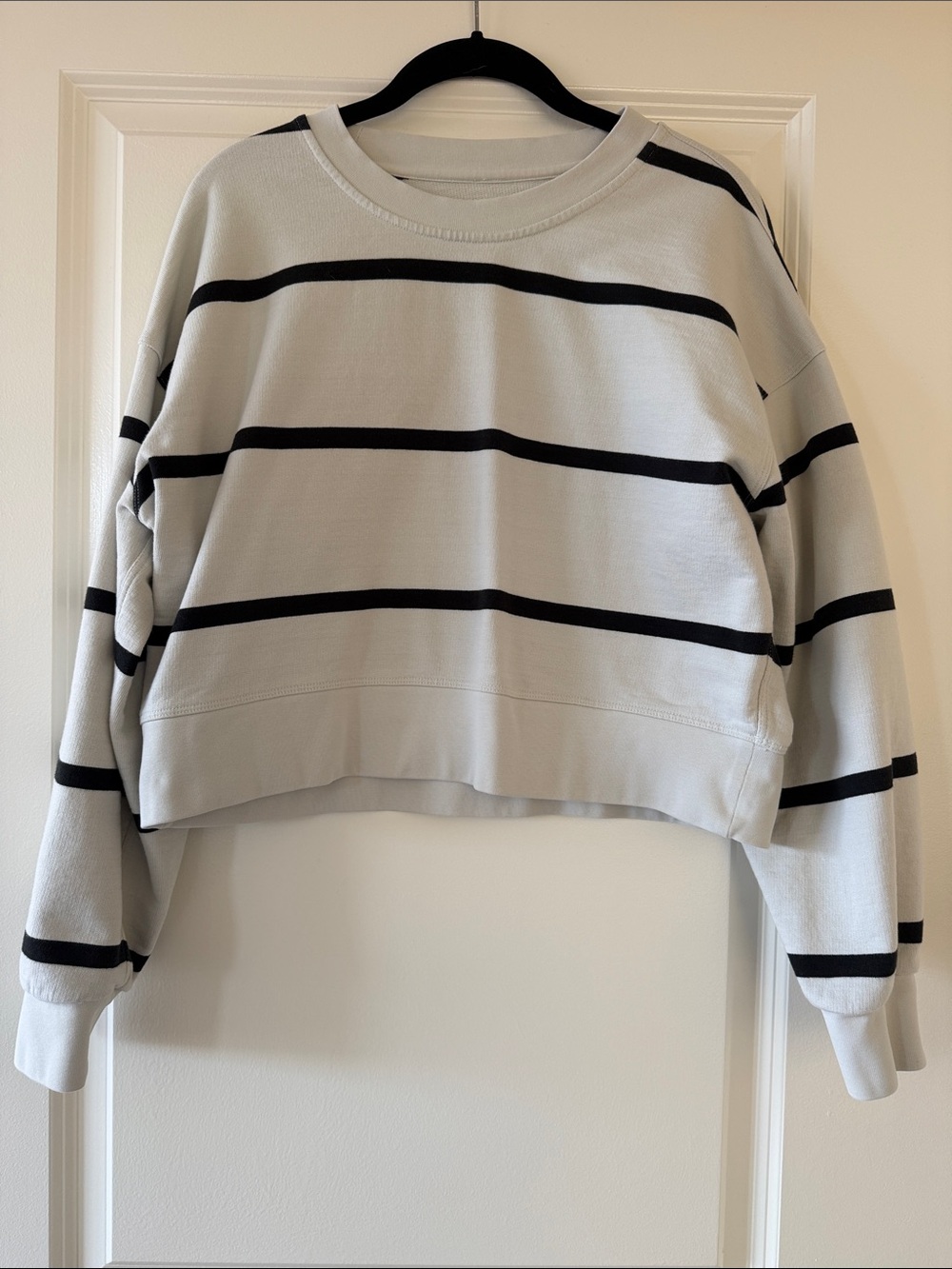 Lululemon Perfectly Oversized Cropped Crew Size 6 Black and Cream Stripe